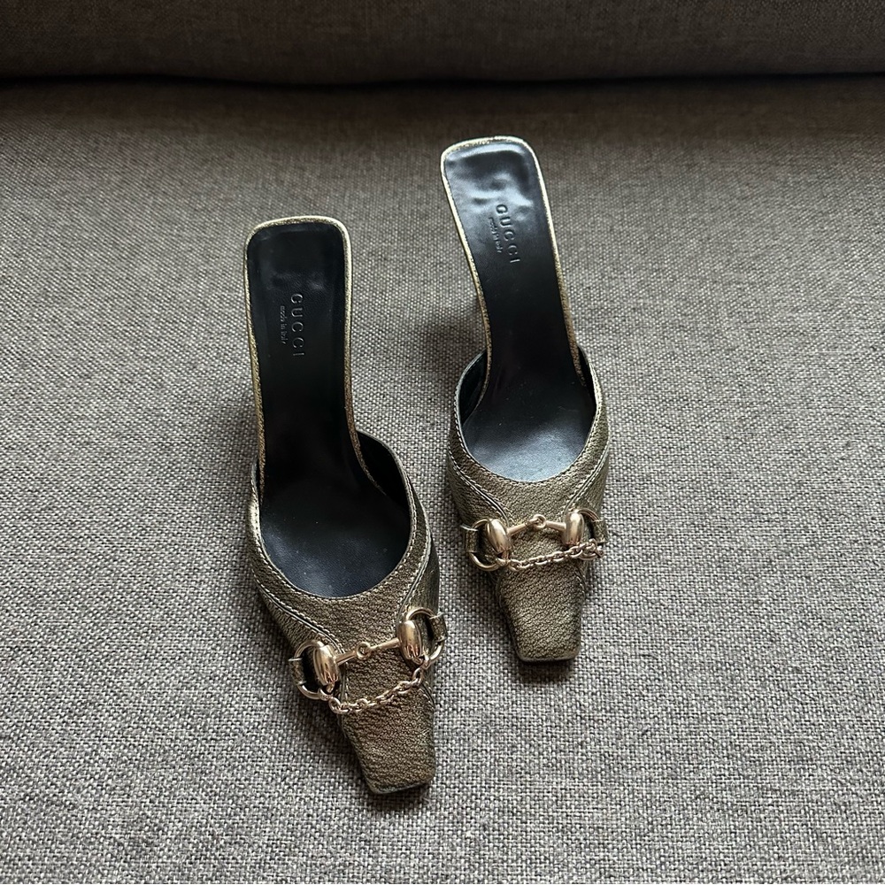 Vintage metallic Gucci horsebit chain heels - Picture 3 of 4